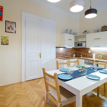 City Center Legerova Apartment *