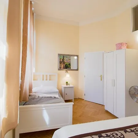 City Center Legerova Apartment